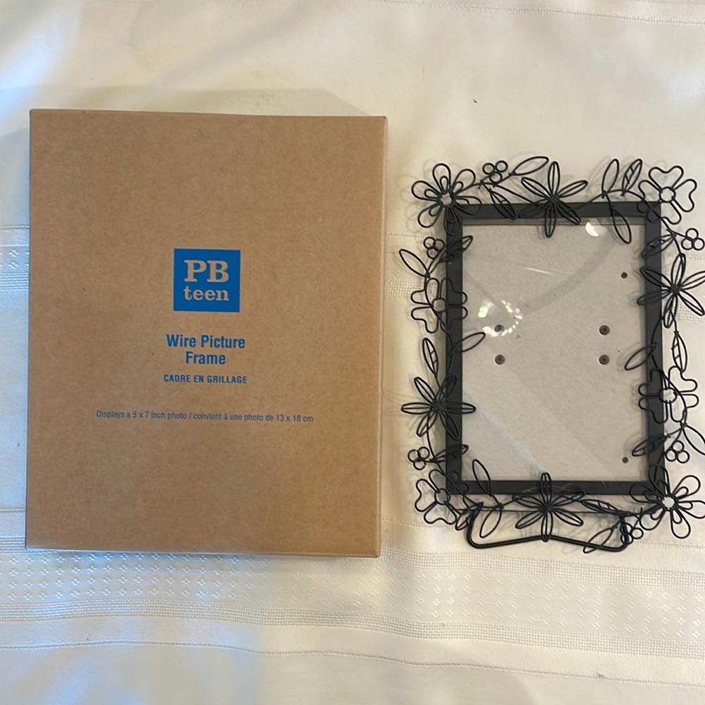 Pottery Barn PB Teen Black Wire Picture Frame Flowers New in Box. 5x7” photo